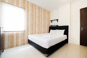 Room | 3 bedrooms, desk, free WiFi, bed sheets - Spacious Apartment @ Northland Ancol Residence (Jakarta)