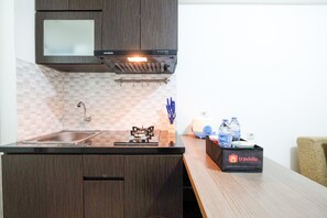 Fridge, stovetop, cookware/dishes/utensils