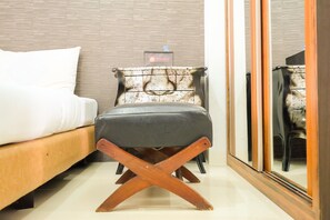 1 bedroom, desk, free WiFi, bed sheets - Simple Studio Bassura City Apartment (Jakarta)