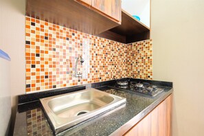 Phòng | Bếp nhỏ riêng | Tủ lạnh, bếp nấu, dụng cụ nấu nướng/bát dĩa/dao nĩa