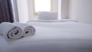 Room | 1 bedroom, desk, bed sheets - Studio Bellmont Residence Near Puri (Jakarta)