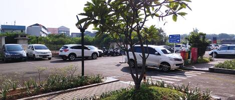 Self-parking (surcharge) 120000 per night