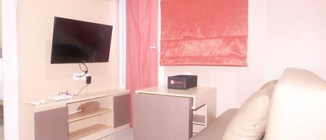 Room | Living room | TV