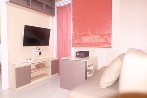Living room - Best Price Green Pramuka Apartment (Jakarta)