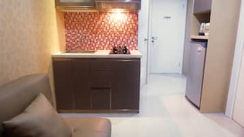 Room | Private kitchenette | Fridge, microwave, stovetop, rice cooker