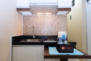 Habitació | Cuina bàsica privada | Frigorífic, microones i placa de cuina 