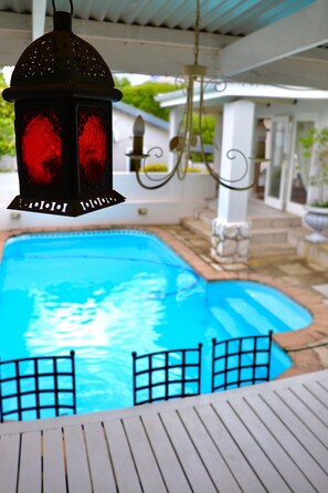 Outdoor pool, pool umbrellas, sun loungers - Bergview (Swellendam)