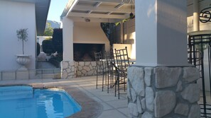 Outdoor pool, pool umbrellas, sun loungers - Bergview (Swellendam)