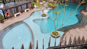 Kolam renang outdoor