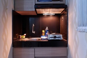 Zimmer | Eigene Kochnische | Kühlschrank, Herdplatte, Kochgeschirr/Geschirr/Besteck