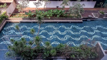 Room | Courtyard view