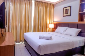 Room | 2 bedrooms, desk, free WiFi, bed sheets - Cozy Pool View Kemang Village Residence Apartment with Direct Access to Mall (Jakarta)