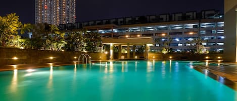Kolam renang terbuka