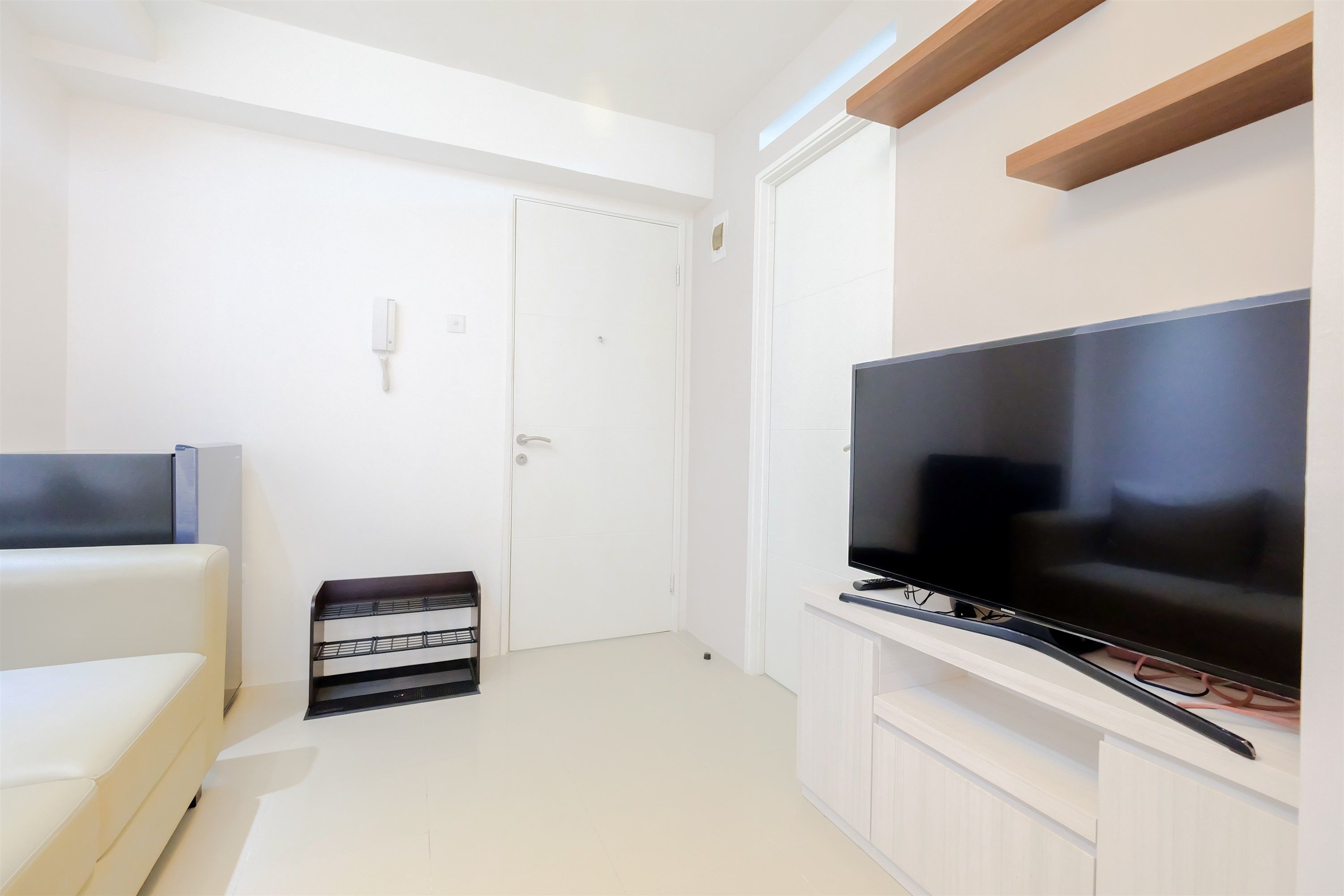 Room | Living area | TV