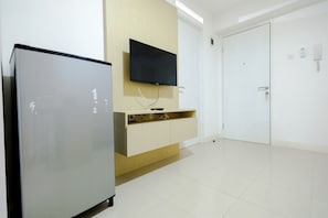 Room | Room amenity - Simply & Clean Bassura City Apartment (Jakarta)