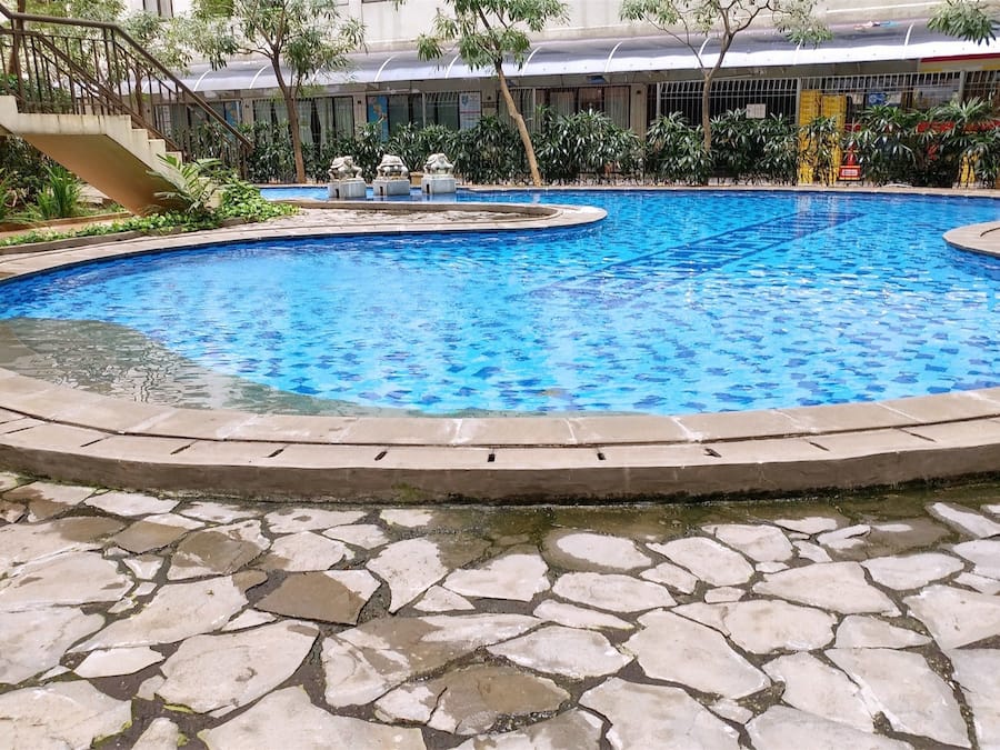 Hồ bơi ngoài trời