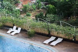 Room | Water view - Spacious Belmont Residence Apartment near Puri (Jakarta)