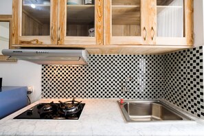 Private kitchenette - Comfortable at Bassura Apartment near to Bassura City Mall (Jakarta)