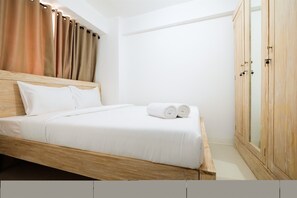 2 bedrooms, bed sheets - Comfortable at Bassura Apartment near to Bassura City Mall (Jakarta)