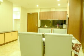 Room | In-room dining - Spacious and Modern L'Avenue Apartment (Jakarta)