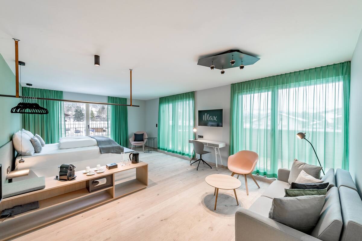 Habitación Deluxe doble | Caja fuerte, sistema de insonorización, wifi gratis y ropa de cama