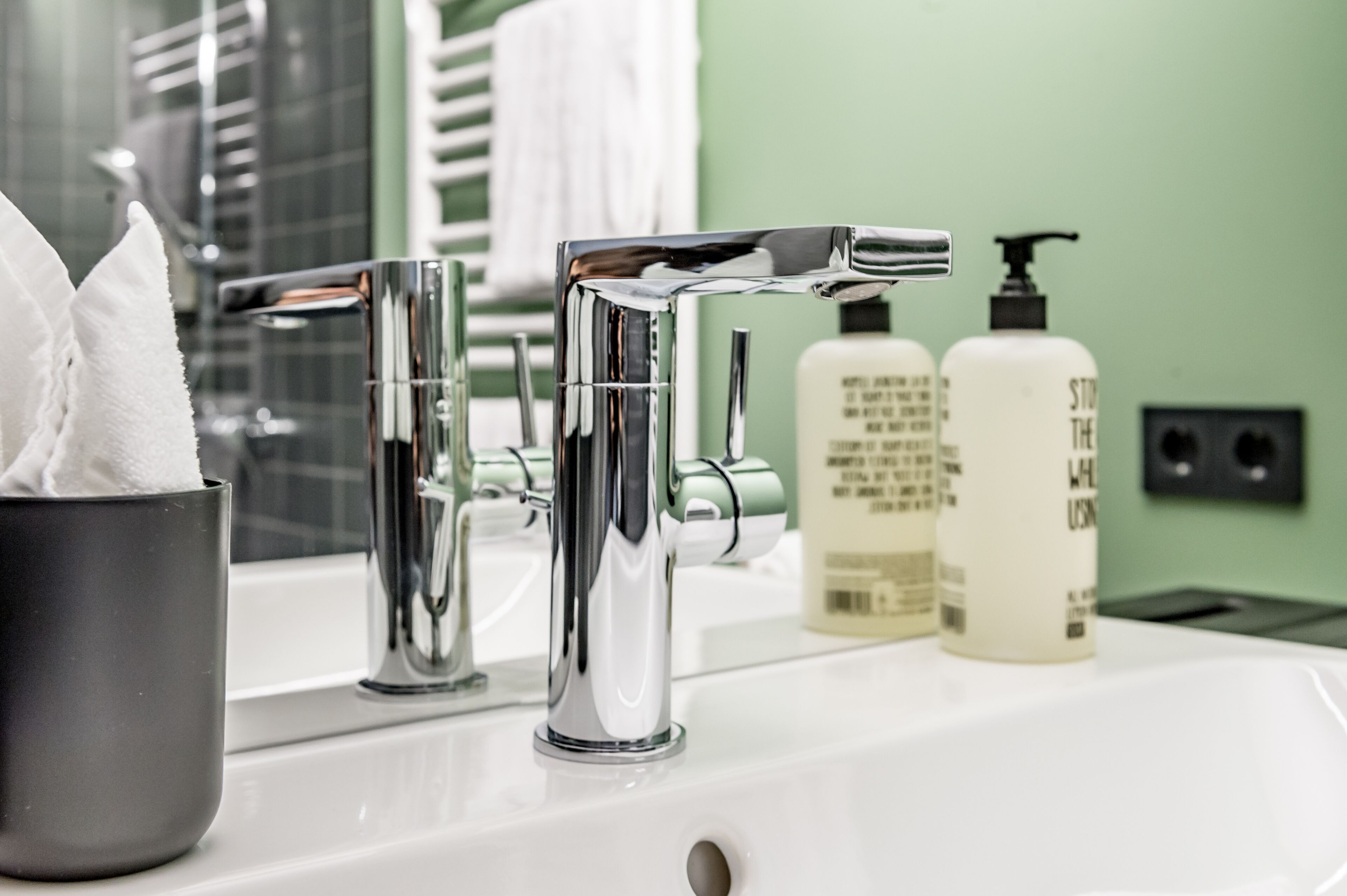 standard double room | bathroom amenities | shower, hair dryer, towels