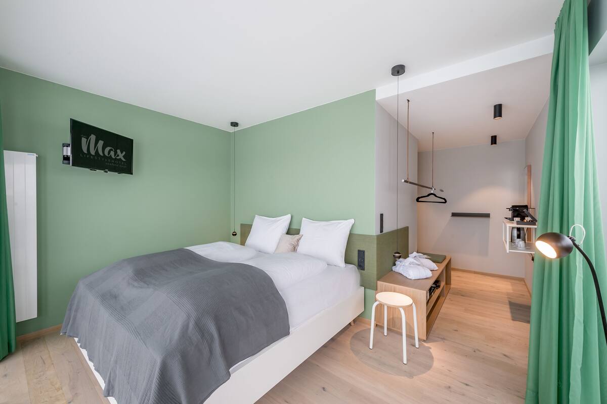 Habitación doble superior | Caja fuerte, sistema de insonorización, wifi gratis y ropa de cama