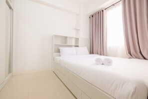 Room | 2 bedrooms, desk, free WiFi, bed sheets