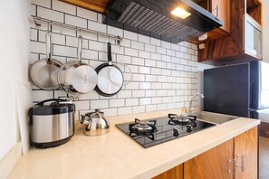 客房 | 私人小型廚房 | 電冰箱、爐台、鍋具/餐盤/廚房用品