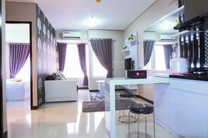 Living area - Nifarro Park Apartment Near Kemang And Kalibata (Jakarta)