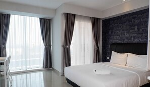 1 bedroom, desk, free WiFi, bed sheets - Studio Modern Tamansari The Hive Cawang (Jakarta)