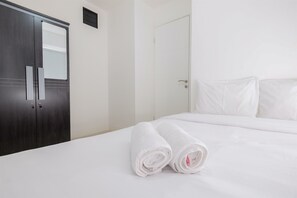 Room | 1 bedroom, desk, free WiFi, bed sheets - Compact Bassura City Apartment near Jatinegara (Jakarta)