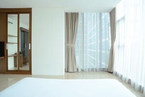 1 bedroom, free WiFi, bed sheets - Comfy L'Avenue Apartment (Jakarta)