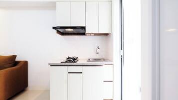 Kamar | Dapur pribadi | Lemari es, kompor, dan peralatan masak/sendok-piring