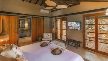 Suite (Master) | Living area
