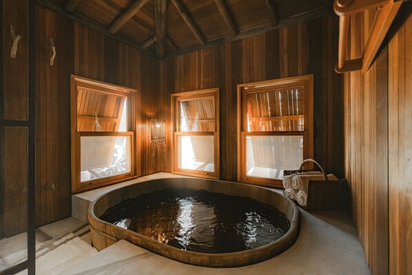 Suite (Master) | Living area | Flat-screen TV - Pousada Trijunção (Cocos)