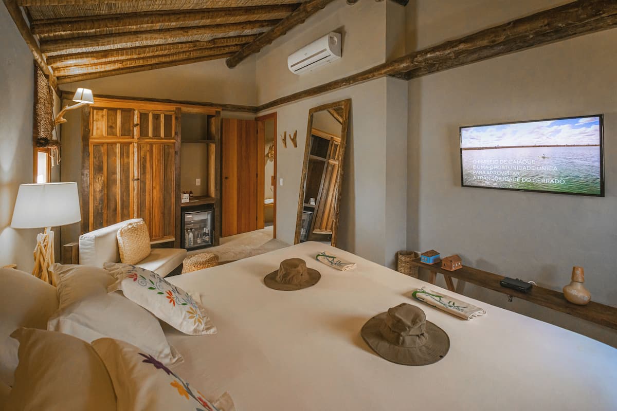 Premium Suite | Living area | Flat-screen TV