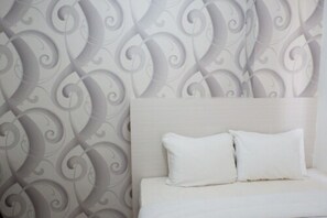 1 bedroom, desk, free WiFi, bed sheets - Exquisite Bassura City Apartment near Shopping Mall (Jakarta)