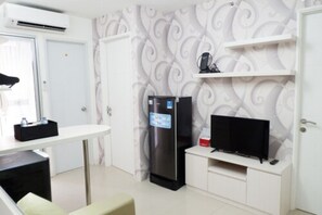 Living area - Exquisite Bassura City Apartment near Shopping Mall (Jakarta)