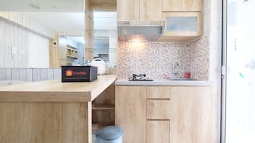 Quarto | Cozinha privada | Geladeira, cooktop, talheres/pratos/utensílios de cozinha