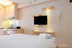 Room | 1 bedroom, free WiFi, bed sheets - Cozy Studio at Bassura Apartment near to Bassura Mall (Jakarta)
