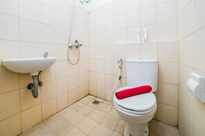 Chambre | Salle de bain | Douche, articles de toilette gratuits, serviettes fournies