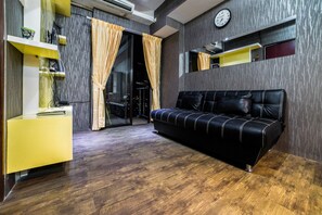 客房 | 客廳 | 電視