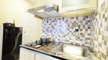 Zimmer | Eigene Kochnische | Kühlschrank, Herdplatte, Kochgeschirr/Geschirr/Besteck