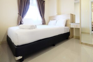 Room | 1 bedroom, bed sheets - Clean And Tidy Green Pramuka Apartement (Jakarta)