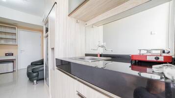 Room | Private kitchen | Fridge, stovetop, cookware/dishes/utensils