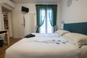 Standard Double or Twin Room, Private Bathroom, Garden View | Desk, free WiFi, bed sheets - Giardino 34 (Forlì)