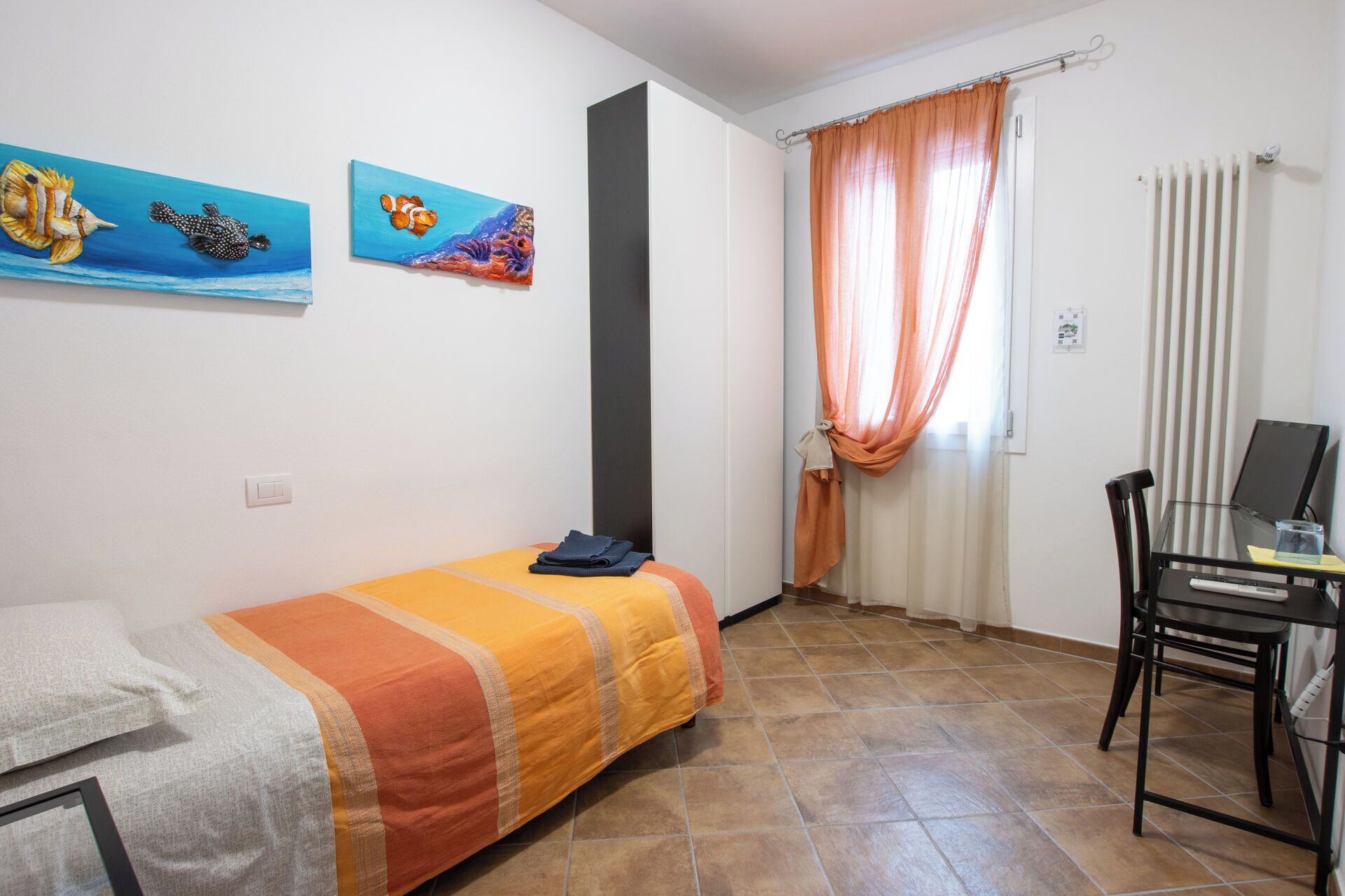 مكتب وواي فاي مجانًا وملاءات أسرّة