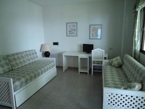 TV - Hotel Las Conchas (Albunol)