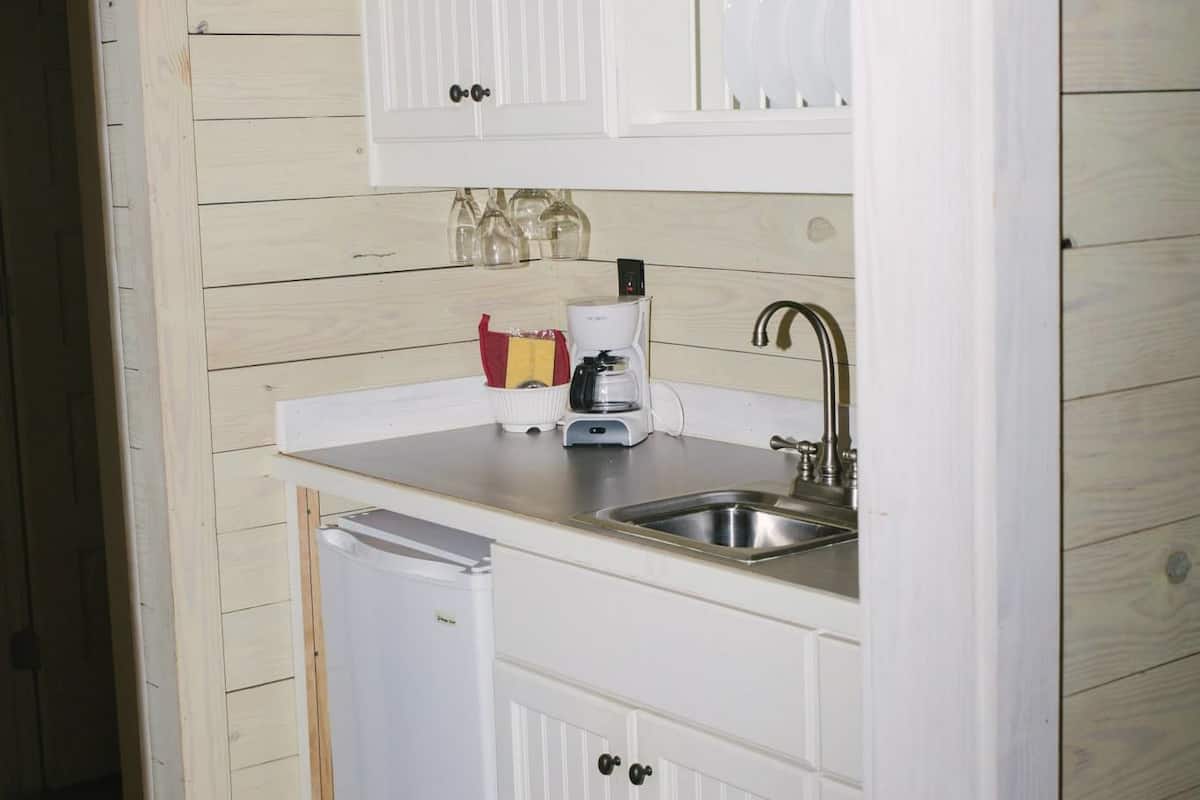 Morning Glory Cottage | Private kitchenette | Coffee/tea maker, fridge, microwave, cookware/dishes/utensils